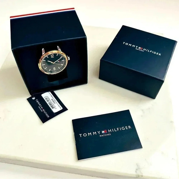NIB Tommy Hilfiger Unisex Silicon Watch - Picture 3 of 7